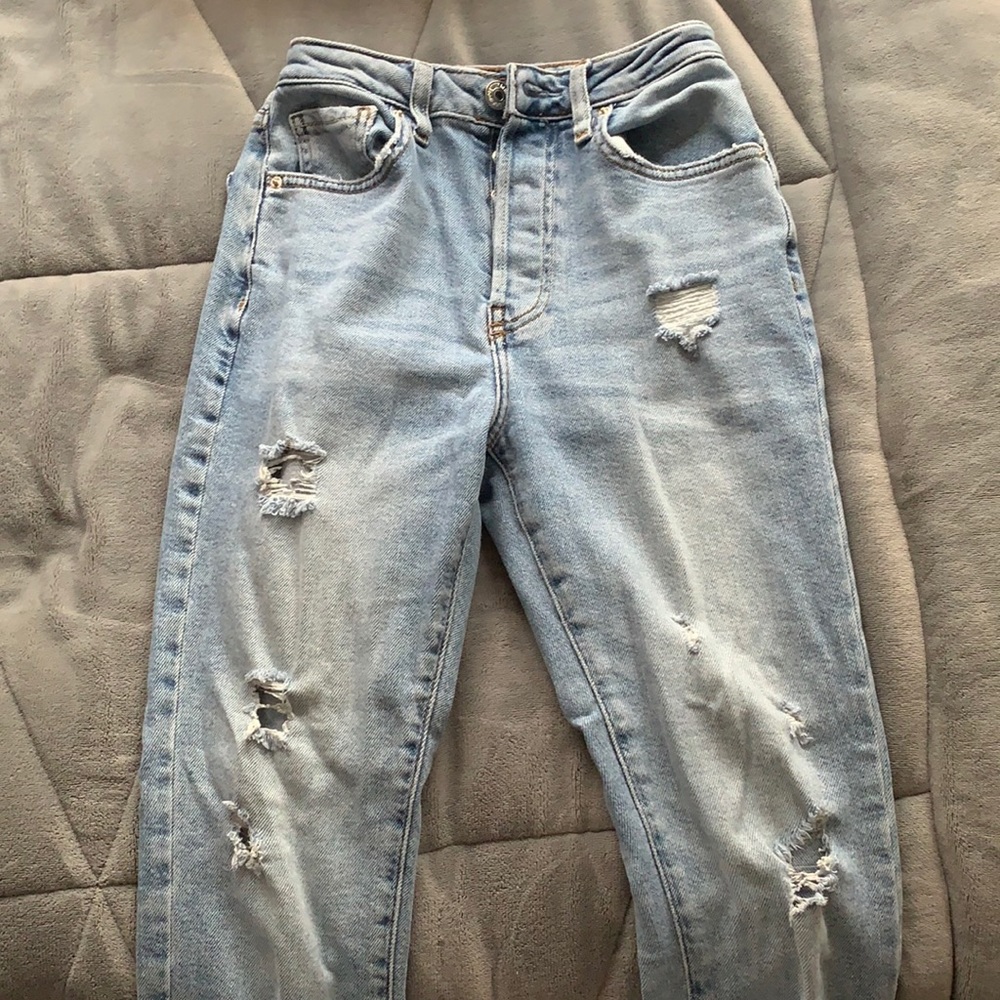 High waisted ripped jeans